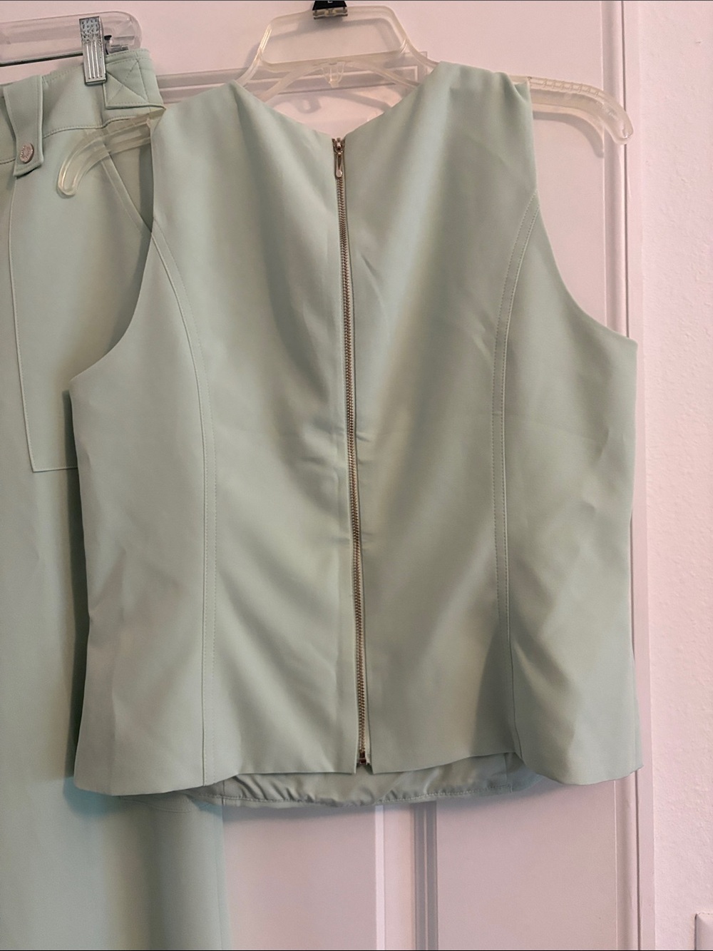 White House Black Market Mint Green Sleeveless Top and Wide-Leg Pants Set - Picture 3 of 3